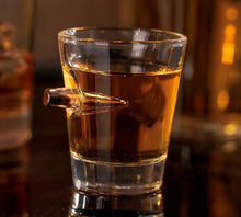 Lade das Bild in den Galerie-Viewer, Lucky Shot - Schnapsglas mit .308 Geschoss - MantisX.de